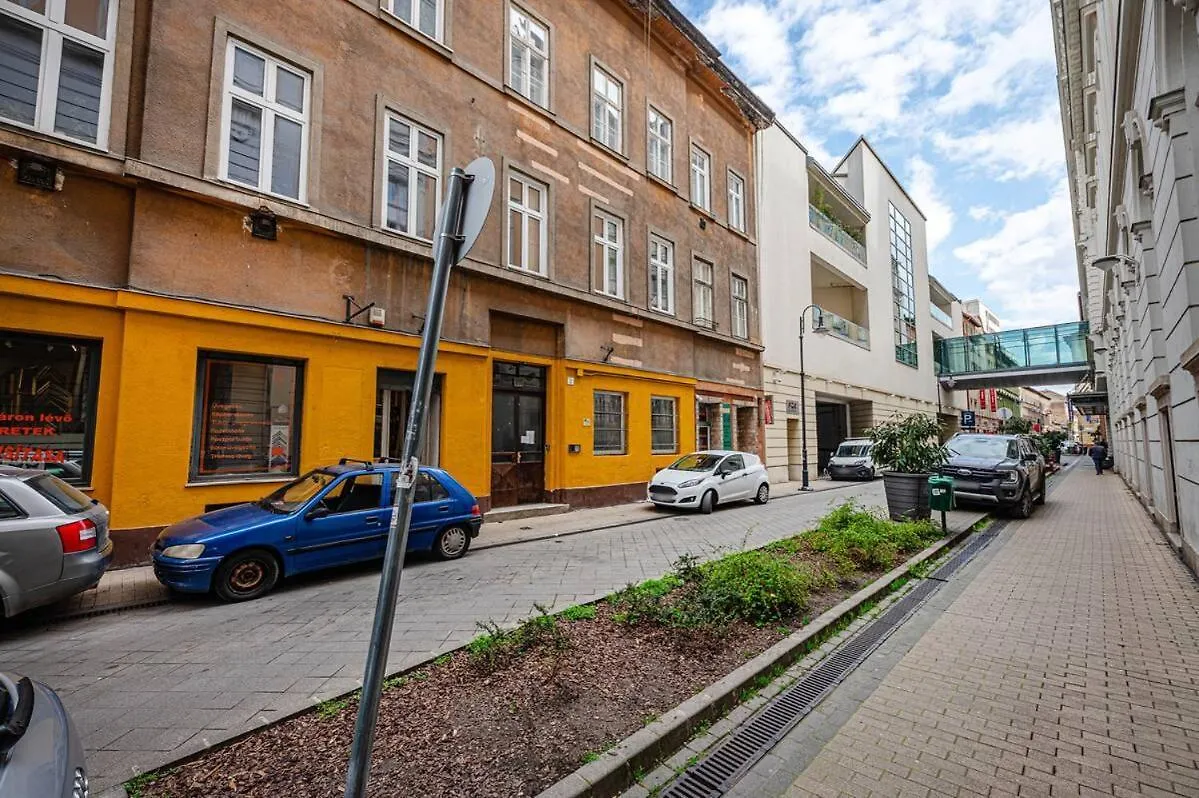 Central Downtown Budapest 0*,